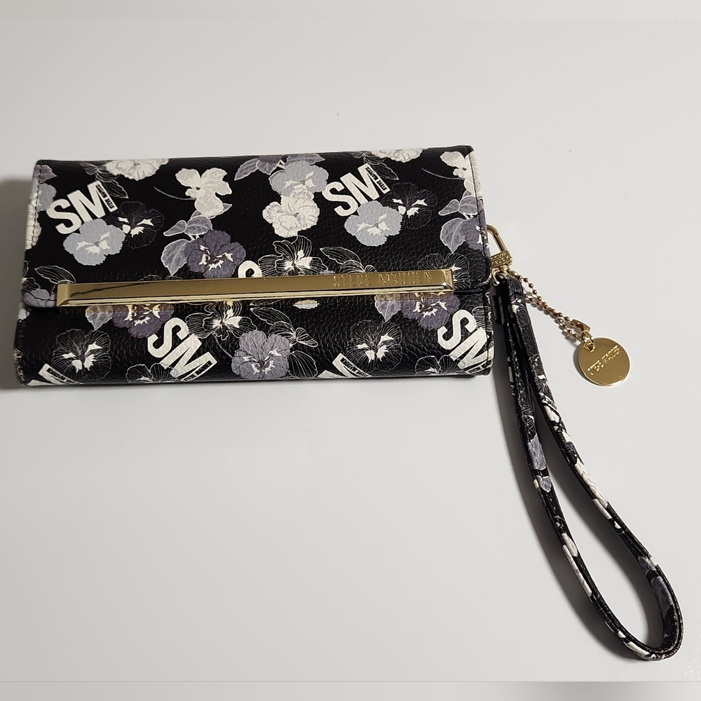 🎆 Steve Madden Black, White & Grey Flowered Wallet With Gold Hardware